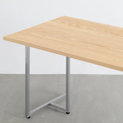 KANADEMONOのホワイトアッシュ天板にTラインのステンレス脚を合わせた、シンプルで華やかさのあるテーブル（天板と脚）