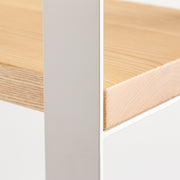 Kanademonoの北米産ホワイトアッシュ棚板とホワイトのアイアンで製作したシェルフ（フレーム部分クローズアップ）