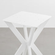 KanademonoのホワイトアイアンチューブのXラインが珍しくデザイン性の高いカフェテーブル脚（上部プレート部分・クローズアップ）