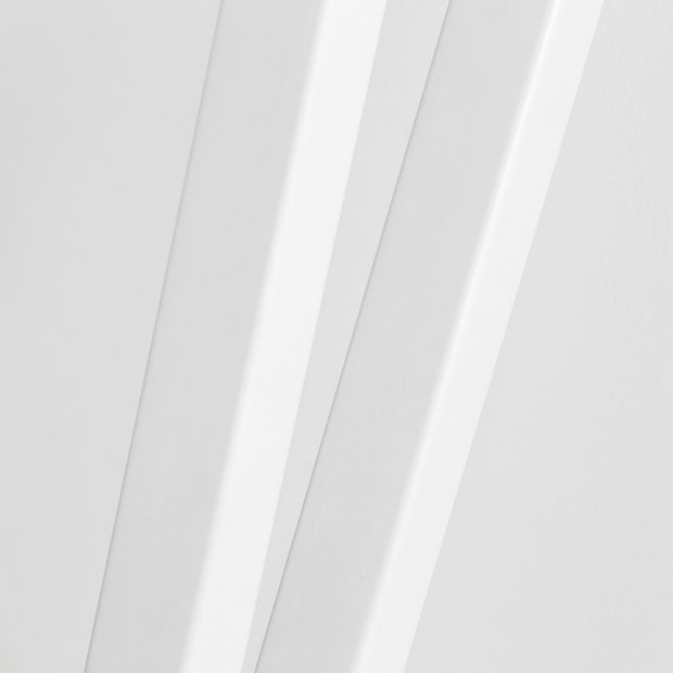 Kanademonoの三角のホワイトアイアンチューブが華やかな印象のカフェテーブル脚4本セット（中部）