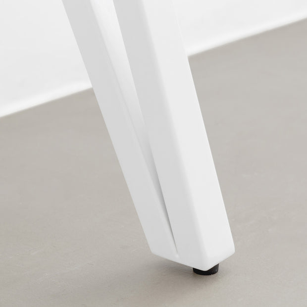 Kanademonoの三角のホワイトアイアンチューブが華やかな印象のカフェテーブル脚4本セット（下部）