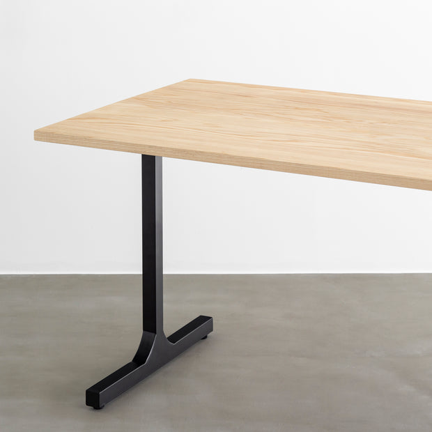 かなでもののホワイトアッシュ材とマットブラックのI型の鉄脚を組み合わせたシンプルモダンなテーブル3
