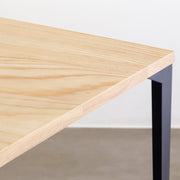 かなでもののホワイトアッシュ材とマットブラックのソリッドピン鉄脚を組み合わせたシンプルモダンなテーブル2（天板）