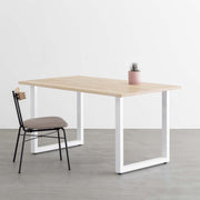 かなでもののホワイトアッシュ材とホワイトのスクエア鉄脚を組み合わせたシンプルモダンなテーブルの使用例1