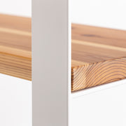 KANADEMONOの杉無垢材の棚板とホワイトのアイアン脚を組み合わせたシェルフ（フレーム）