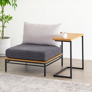 オーク天然木＋ブラックアイアンのシンプルなデザインが洗練された印象のサイドテーブル（同シリーズのソファとのコーディネートイメージ３）