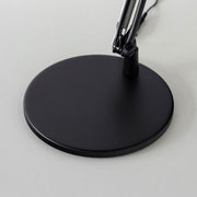 ブラックのデスクライトのベース