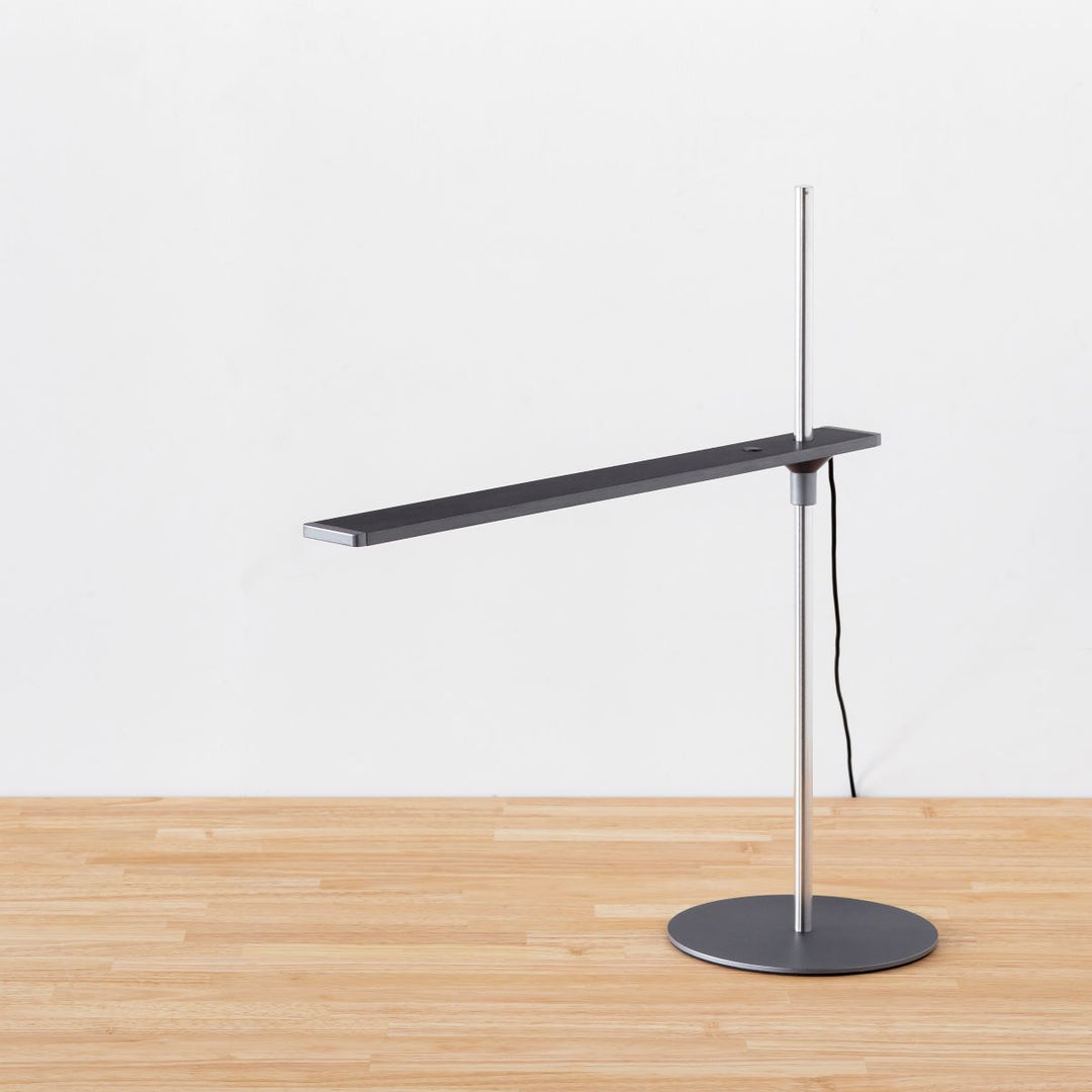 Gray × Plate Slim Desk Lamp – KANADEMONO