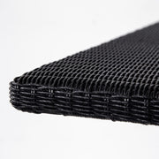 かなでものの丁寧に編み上げた人工ラタン繊維を使用したテーブルトップ・クローズアップ