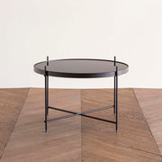 ガラスとアイアンを使ったシンプルで洗練された印象を持つブラックのサイドテーブルL