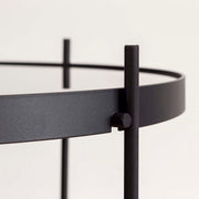 ガラスとアイアンを使ったシンプルで洗練された印象を持つブラックのサイドテーブルL（天板と脚の繋ぎ目）