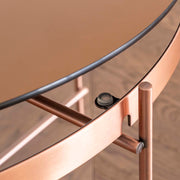 ガラスとアイアンを使ったシンプルで洗練された印象を持つカッパーカラーのサイドテーブルL（天板の取り外し）