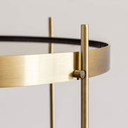 ガラスとアイアンを使ったシンプルで洗練された印象を持つゴールドのサイドテーブルM（天板と脚の繋ぎ目）
