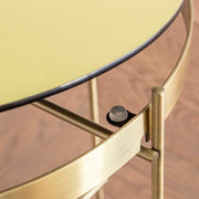 ガラスとアイアンを使ったシンプルで洗練された印象を持つゴールドのサイドテーブルM（天板の取り外し）