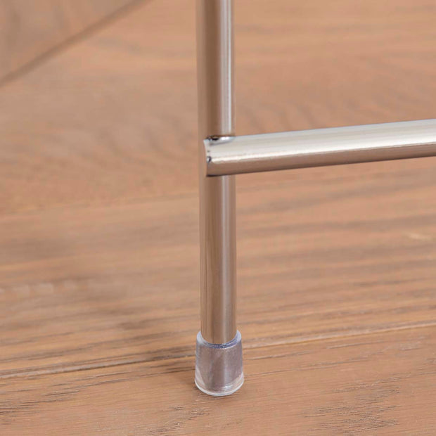 ガラスとアイアンを使ったシンプルで洗練された印象を持つシルバーのサイドテーブルM（脚部分・クローズアップ2）