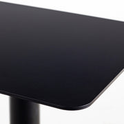 自由に高さを変えられる、シンプルでミニマルなブラック昇降サイドテーブル（天板拡大）