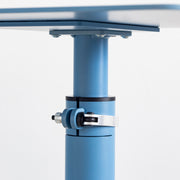 自由に高さを変えられる、シンプルでミニマルなライトブルー( GentianBlue ）昇降サイドテーブル（脚）
