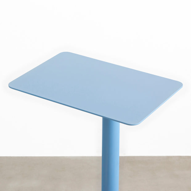 自由に高さを変えられる、シンプルでミニマルなライトブルー( GentianBlue ）昇降サイドテーブル（天板）