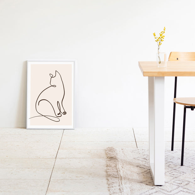 KANADEMONOの猫のおすわりをモチーフにしたモダンなドローイングアートA２＋ホワイトフレーム（ダイニング使用例）