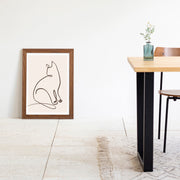 KANADEMONOの猫のおすわりをモチーフにしたモダンなドローイングアートA２＋木製ブラウンフレーム（ダイニング使用例）