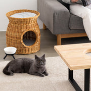 ラタンの手編み籠でつくられたナチュラルな雰囲気のペットハウス（猫入りイメージカット5）