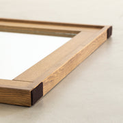 KANADEMONOのオーク突板の木枠とパイン材の縁を組み合わせたナチュラルなウッドミラー（下部）