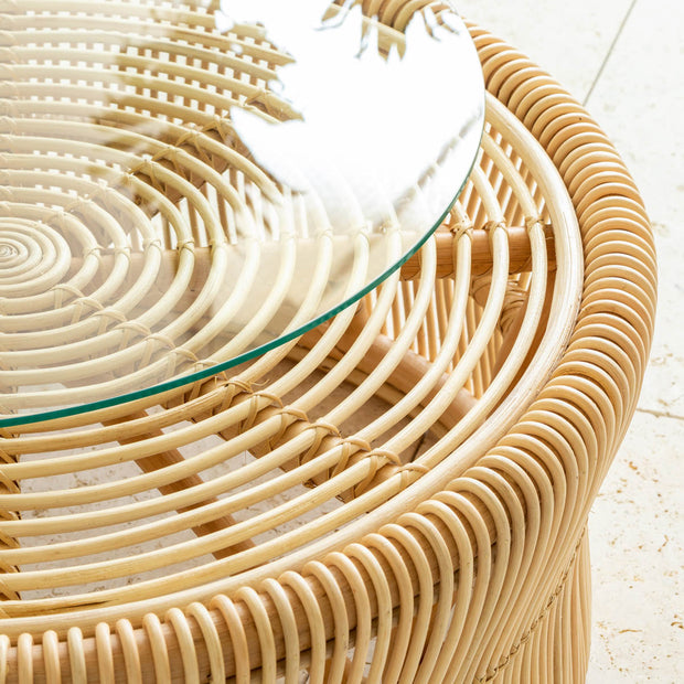 円形のラタンフレームが美しいガラストップのナチュラルなローテーブル（天板・取り外し）