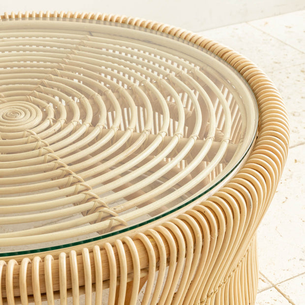 円形のラタンフレームが美しいガラストップのナチュラルなローテーブル（天板）