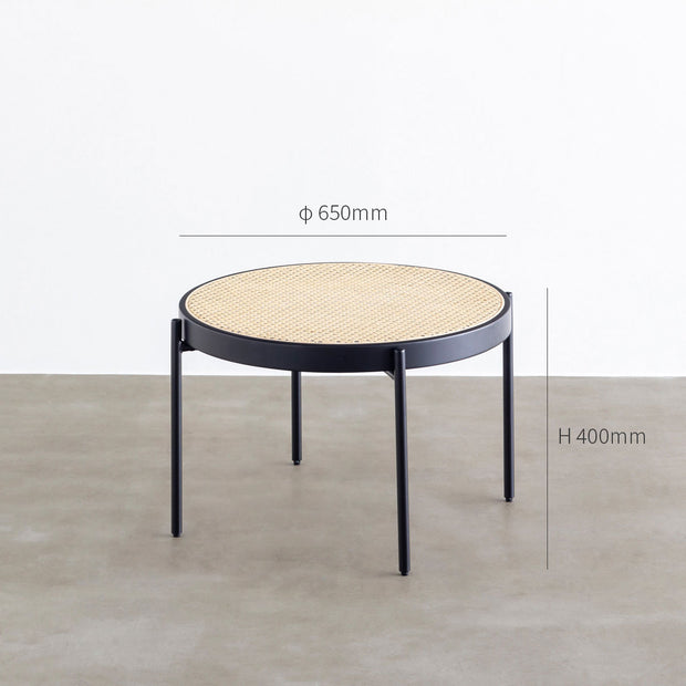 ナチュラルなラタン×ブラックスチールで製作されたシンプルモダンなラウンドローテーブル（寸法画像）