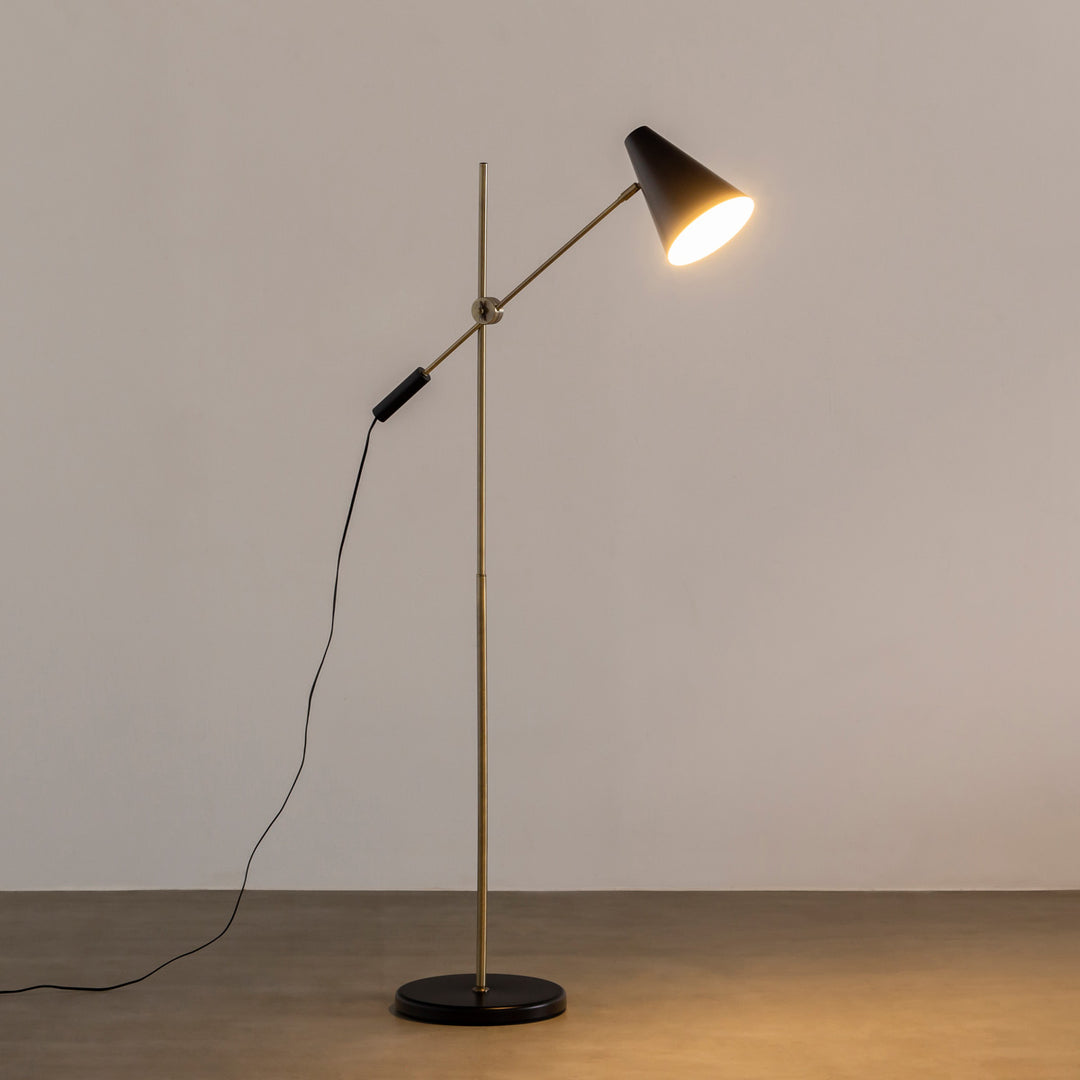 Simple - Stylish Black Floor Lamp – KANADEMONO Simple - Stylish Black Floor Lamp – KANADEMONO