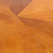 アッシュとアイアン脚の組み合わせが印象的なアンティーク調の丸形コーヒーテーブル（天板・クローズアップ）