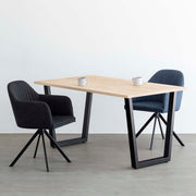 かなでもののホワイトアッシュ材とマットブラックのトラペゾイド鉄脚を組み合わせたシンプルモダンなテーブルと椅子