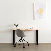 かなでもののホワイトアッシュ材とマットブラックのレクタングル鉄脚を組み合わせたシンプルモダンなテーブルと椅子2